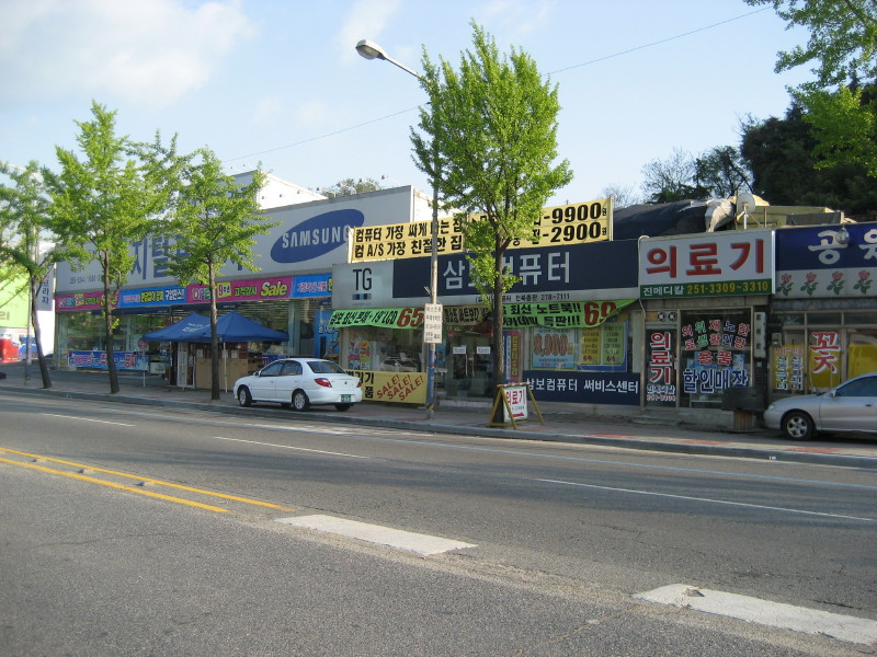 Photo 10. Single-story storefronts in JeonJu (전주).